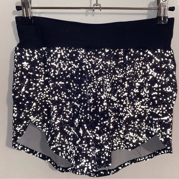 Lululemon Unicorn Find Your Pace Short 3" Lined
Crinkle Dust Reflective Alpine 2 - Picture 5 of 5